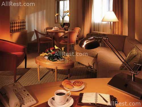 Renaissance Hotel Dubai 6
